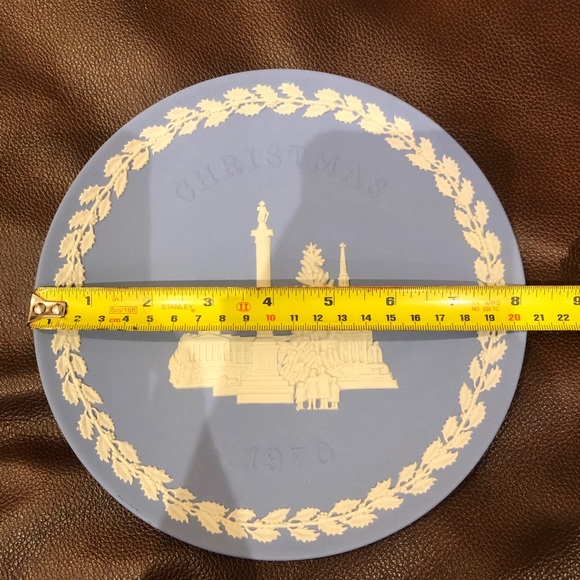 Wedgwood Jasperware 1970 Christmas Plate - Picture 4 of 5